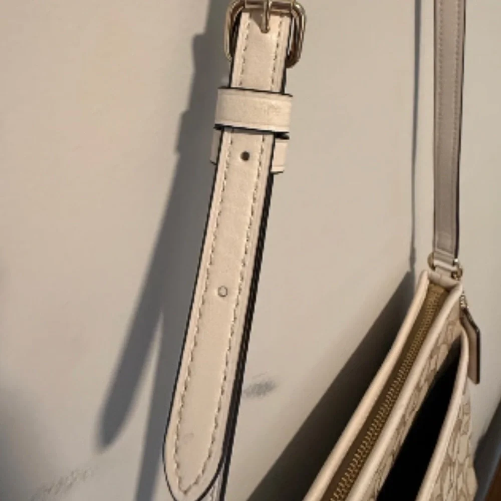 Coach Beige/White Signature Canvas and Leather Swingpack File Crossbody Bag